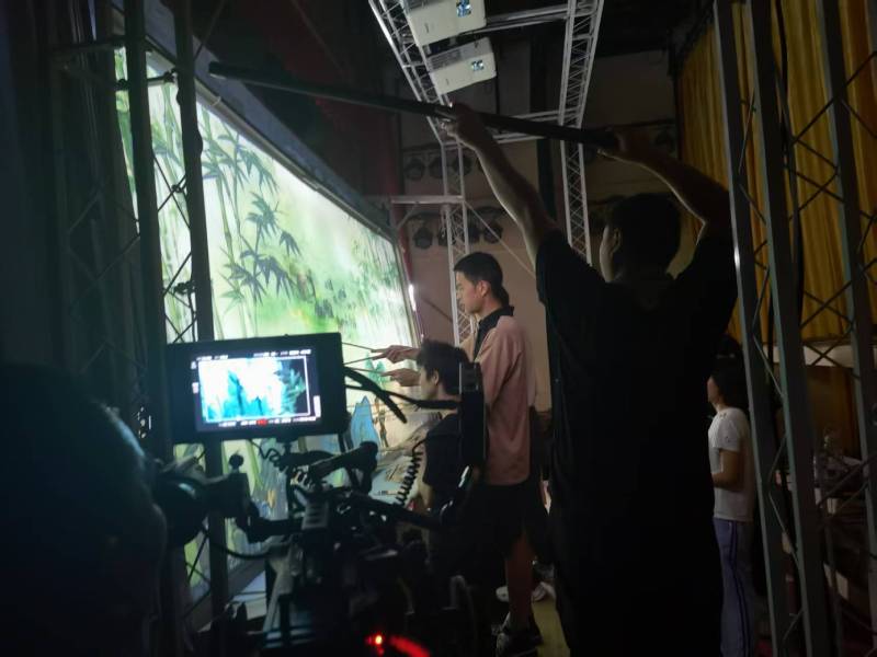 新晃TVC拍摄公司：美妆时尚造梦师，雕琢细节中的高级质感
